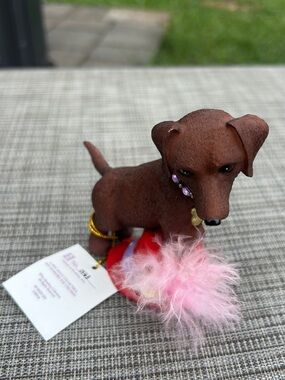 Hamilton Collection Furry and Fabulous Dachshund Figurine Divas With Hat-titude